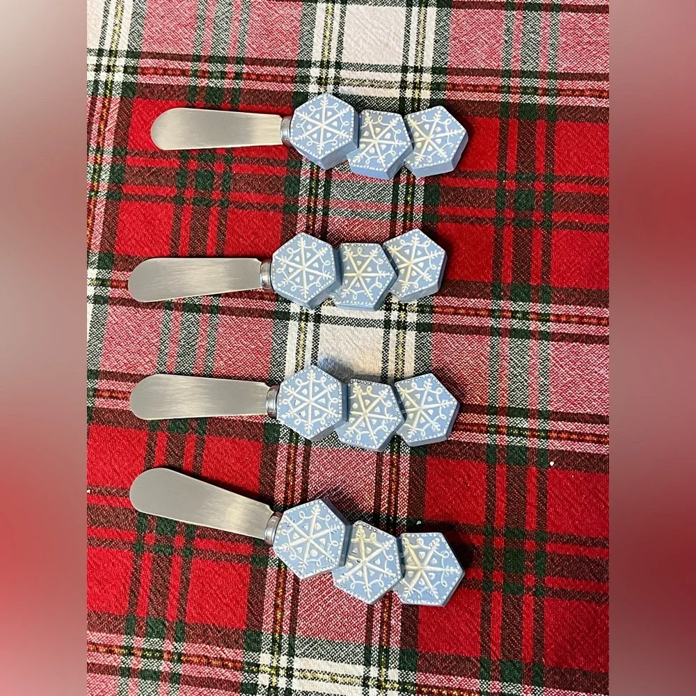 Snowflake Design Cheese Spreaders, 4 Count